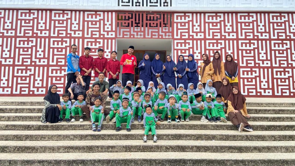 Kunjungan Siswa TK Sinar Fajar di Laboratorium Bahasa SMP Plus Cordova