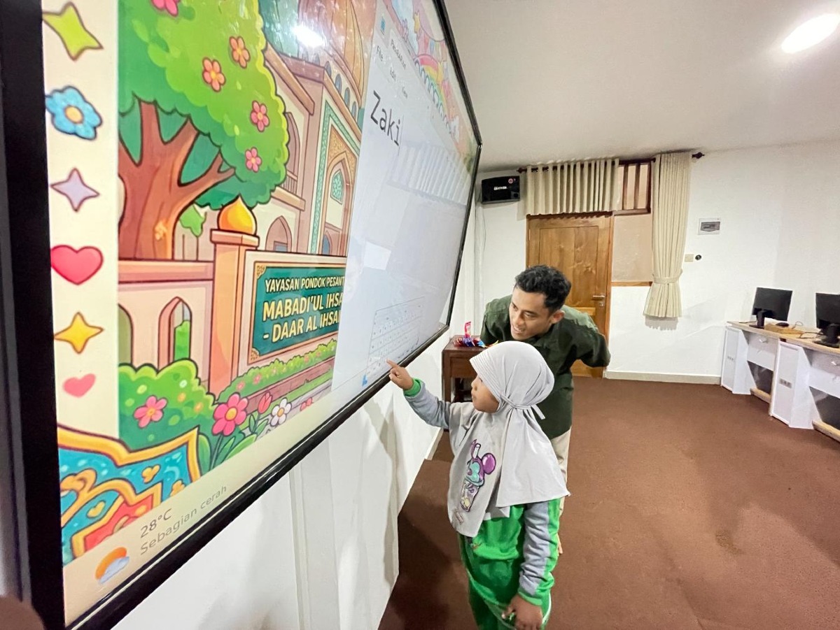 Galeri Kunjungan Siswa TK Sinar Fajar di Laboratorium Bahasa SMP Plus Cordova